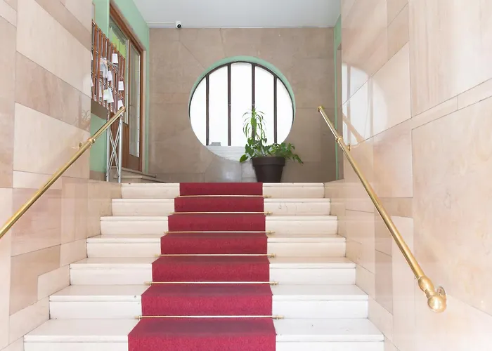Modern & Stylish Near Isola & Central Station