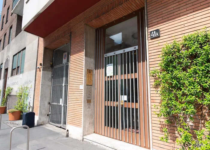 Modern & Stylish Near Isola & Central Station