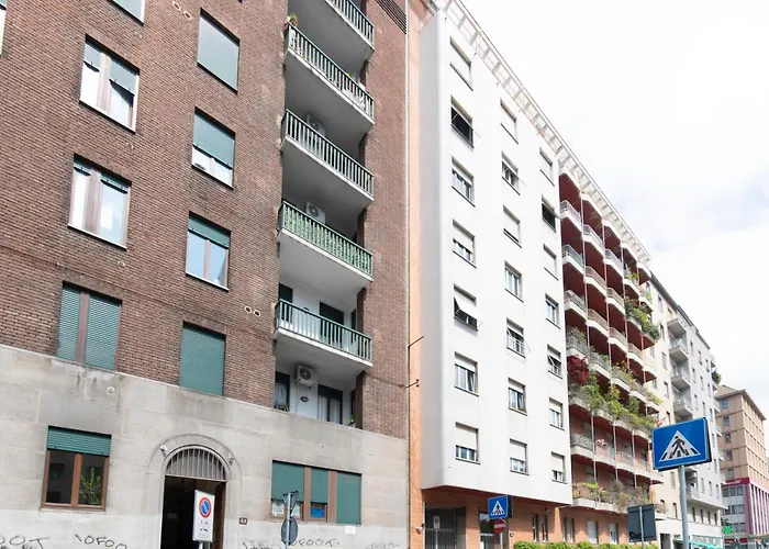 Modern & Stylish Near Isola & Central Station